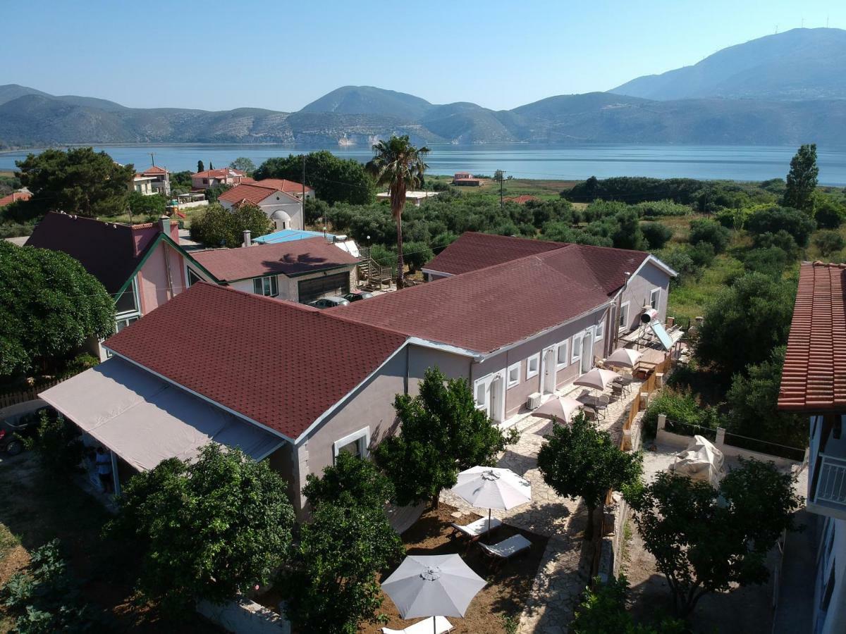 Petros Rooms & Apartments Lixouri Esterno foto