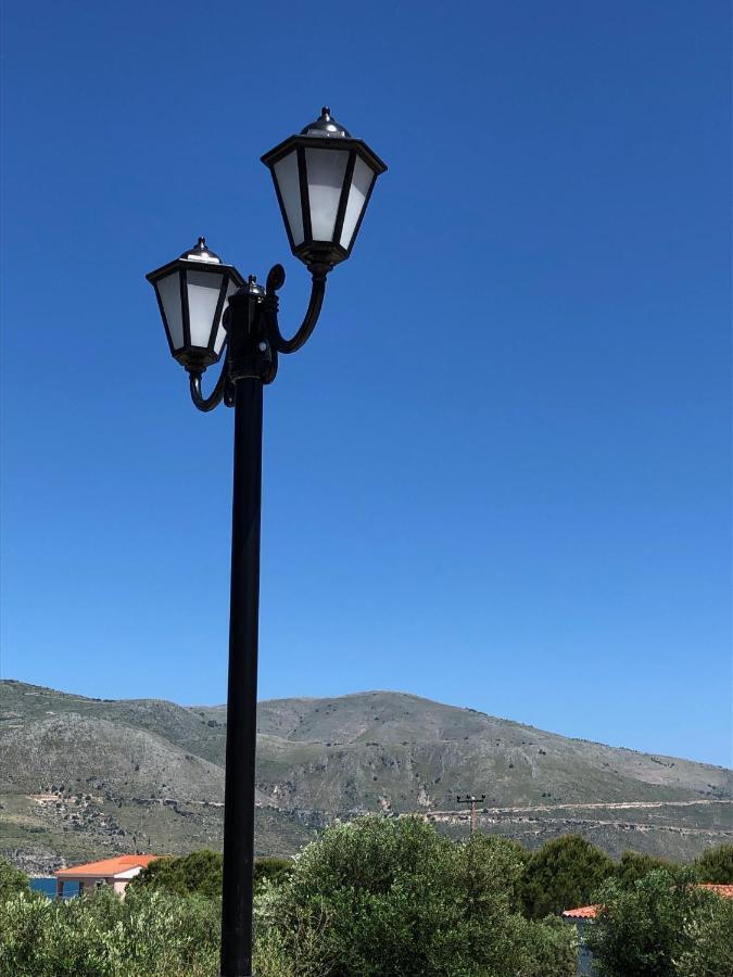 Petros Rooms & Apartments Lixouri Esterno foto