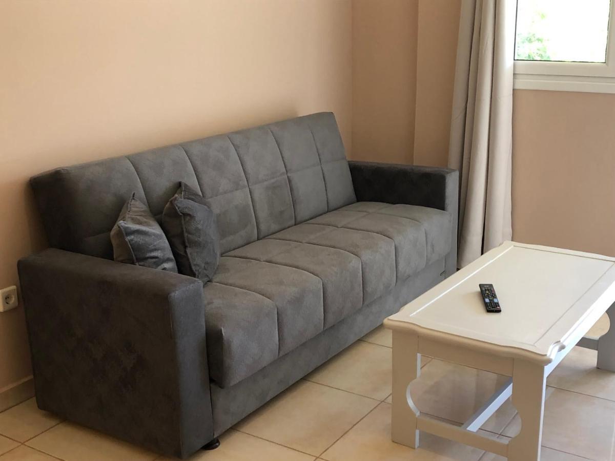 Petros Rooms & Apartments Lixouri Esterno foto
