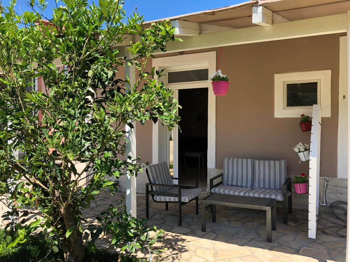 Petros Rooms & Apartments Lixouri Esterno foto