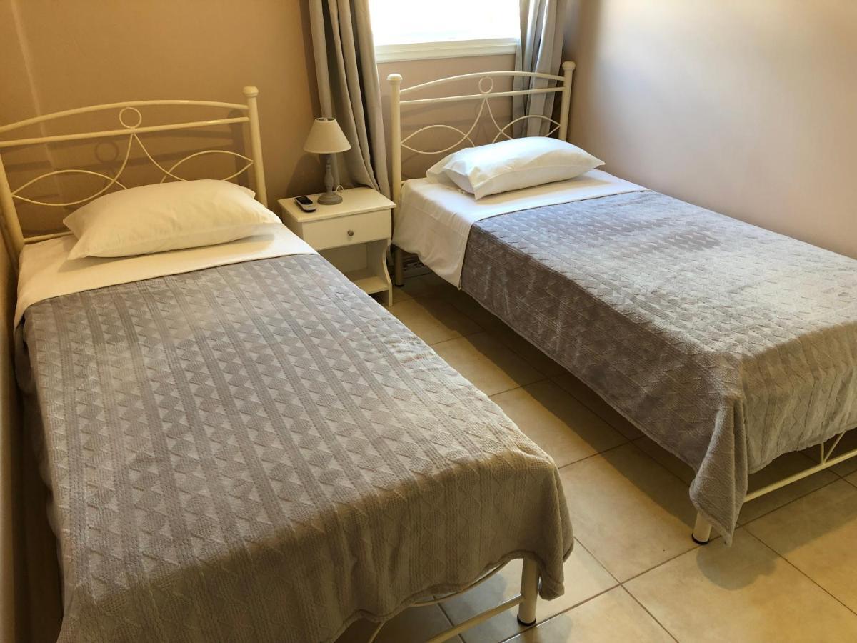 Petros Rooms & Apartments Lixouri Esterno foto