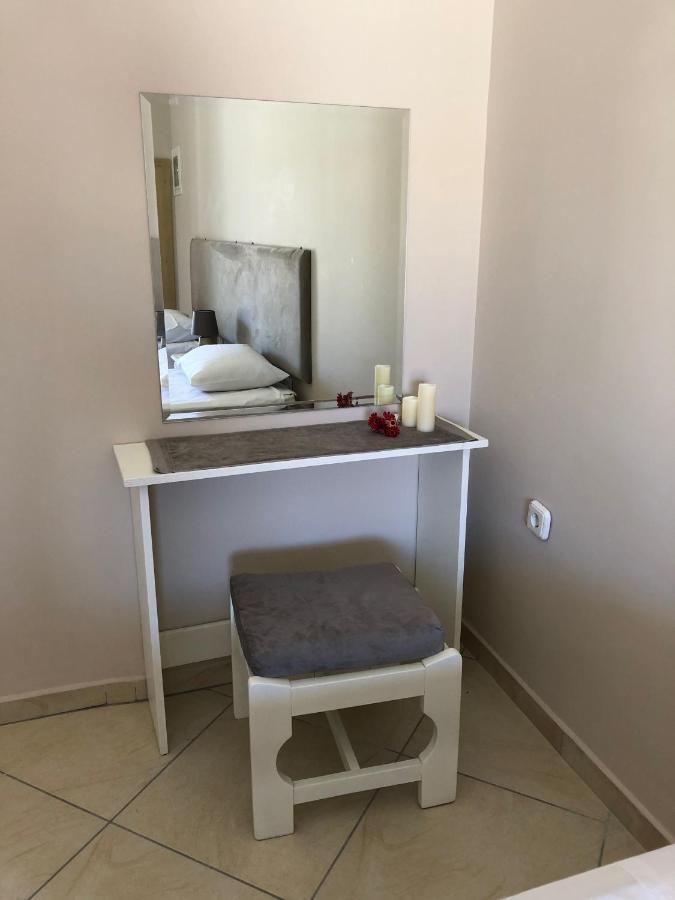Petros Rooms & Apartments Lixouri Esterno foto