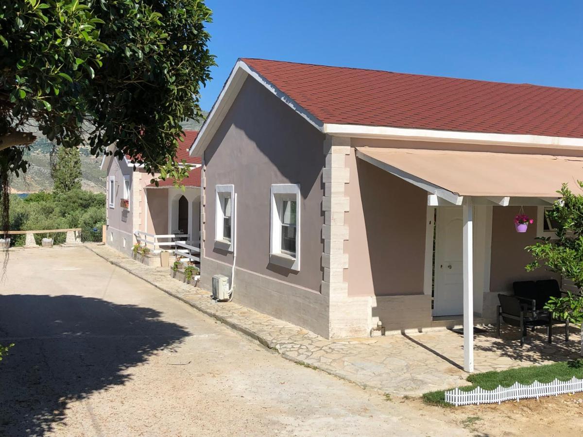 Petros Rooms & Apartments Lixouri Esterno foto